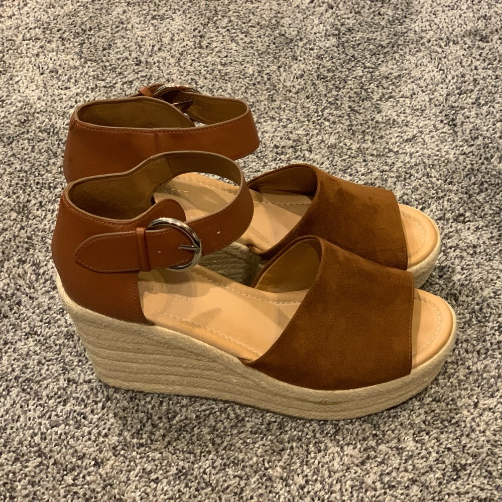 Nine West Espadrille Wedge Open-toe Sandal. Size 9